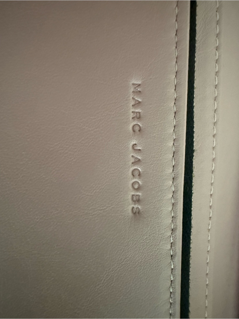 Marc Jacobs Pale Pink Scalloped Leather Crossbody - Picture 7 of 7